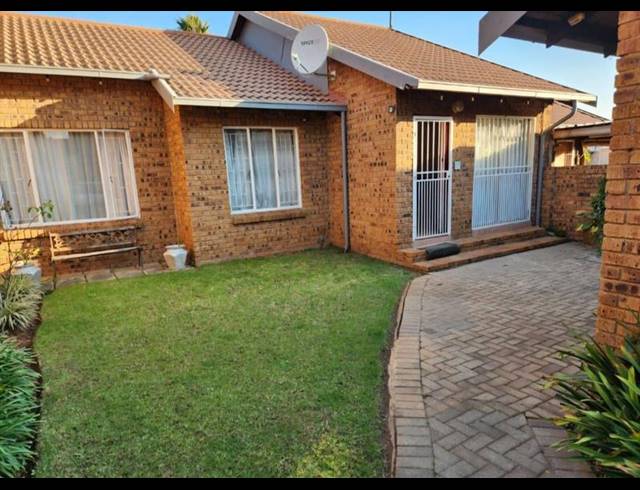 3 BEDROOM TOWNHOUSE FOR SALE IN NORKEM PARK
